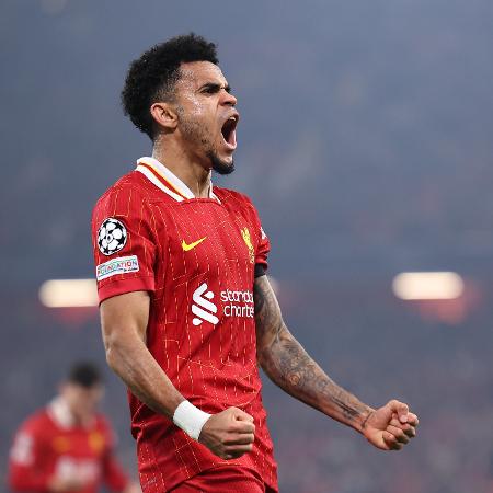 Luis Díaz comemora gol do Liverpool contra o Bayer Leverkusen - Robbie Jay Barratt - AMA/Getty Images