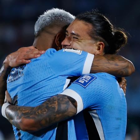 Aguirre comemora gol em Uruguai x Colômbia, confronto das Eliminatórias