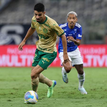 Flaco López, do Palmeiras, em jogo contra a equipe do Cruzeiro, no Estádio Mineirão.