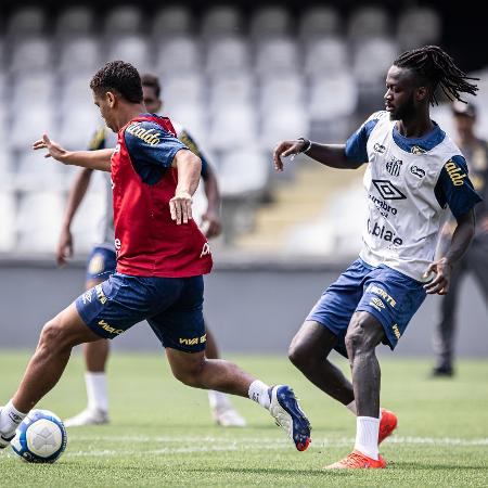 Sandry e Yusupha em treino do Santos