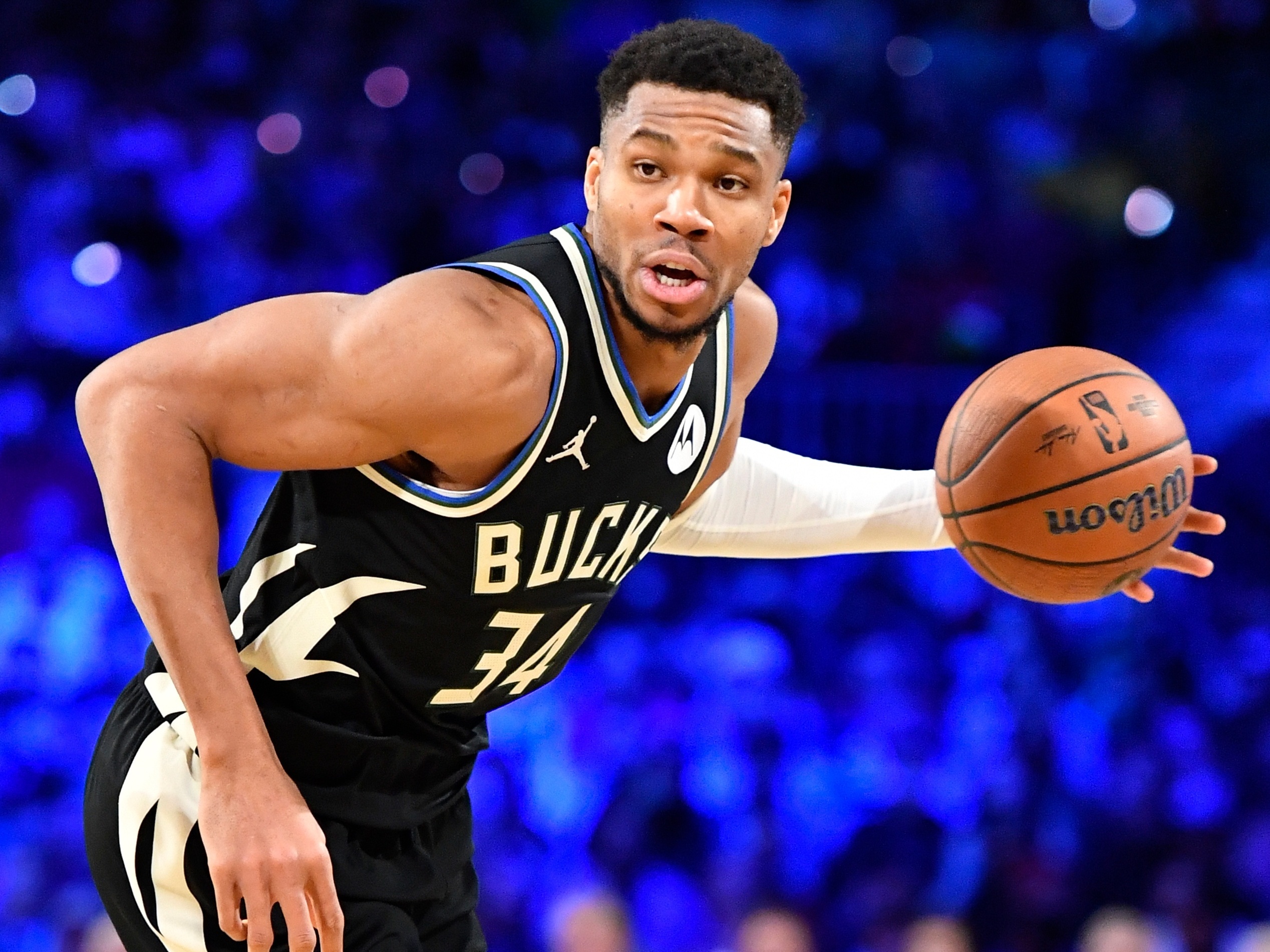 NBA Cup: Bucks vencem Thunder com show de Antetokounmpo em Las Vegas