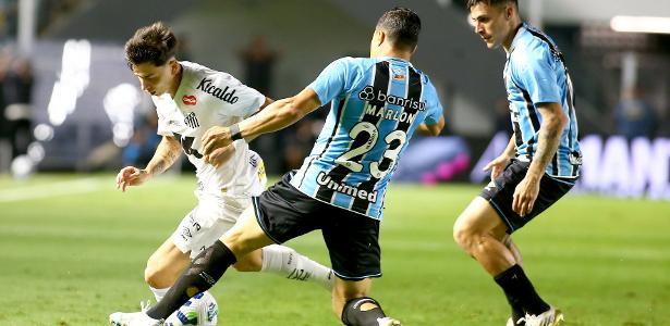 Santos busca empate contra Grêmio em partida dramática na Vila Belmiro.