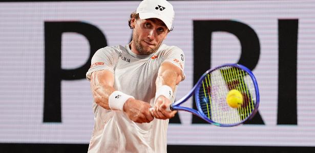 Cover image for João Fonseca enfrenta Casper Ruud nas oitavas de Roland Garros