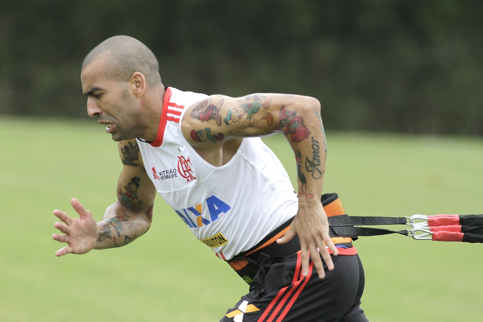 Emerson Sheik exibe tatuagens de desenhos animados durante treino do Flamengo - Gilvan de Souza/Flamengo
