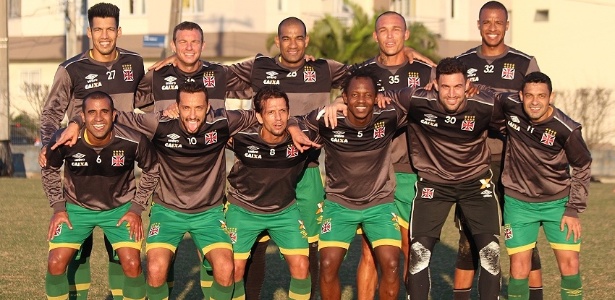 Praticamente todos jogadores da foto têm mais de 30 anos - Carlos Gregório Jr/Vasco.com.br
