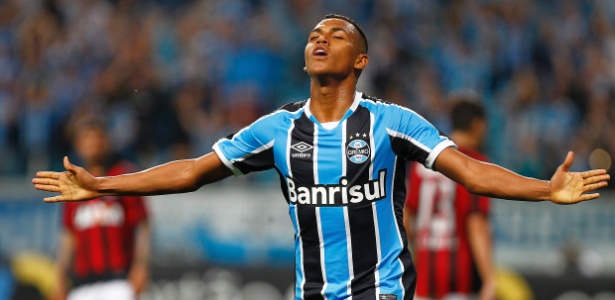 Pedro Rocha já havia encaminhado renovação há dias e assinou nesta sexta-feira - Lucas Uebel/Grêmio FBPA