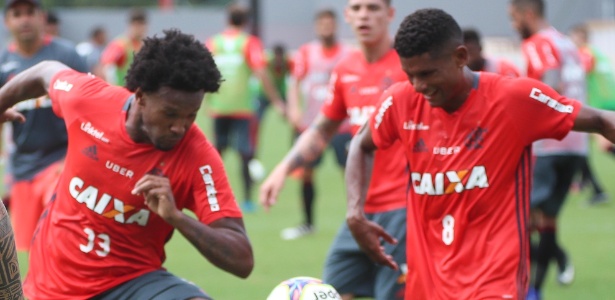 Rafael Vaz e Márcio Araújo enfrentam resistência severa da torcida do Flamengo - Gilvan de Souza/Flamengo