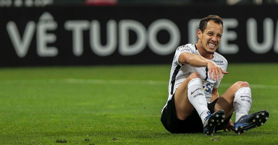 Rodriguinho critica arbitragem e diz que Grêmio também cometeu pênalti