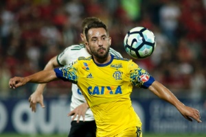 Todo jogo é assim, desabafa Everton Ribeiro após nova derrota do Fla