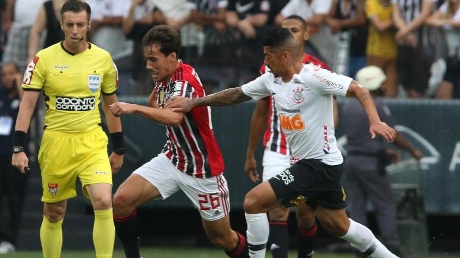 Ralf x Igor Gomes é um dos duelos que pode se repetir no clássico entre Corinthians e São Paulo hoje - Rubens Chiri / saopaulofc.net