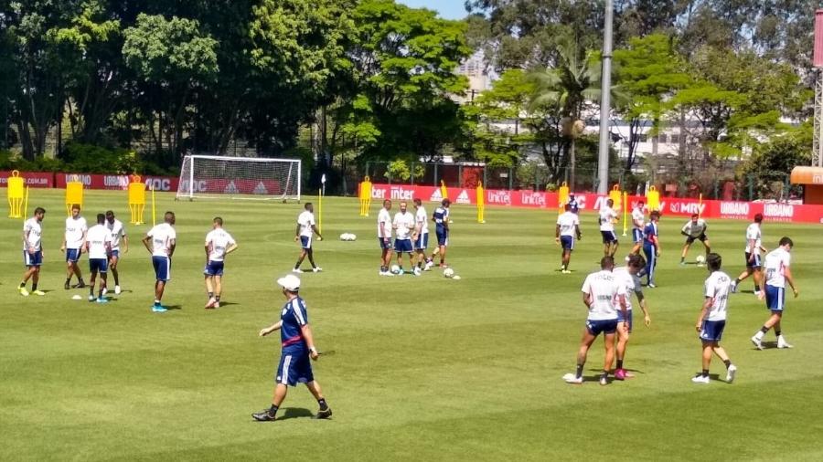 Jogadores do São Paulo treinam no CT da Barra Funda - Arthur Sandes/UOL