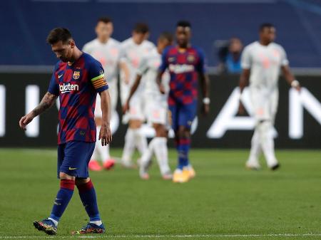 Barcelona sua a camisa, mas derrota Spartak de virada com dois de Messi