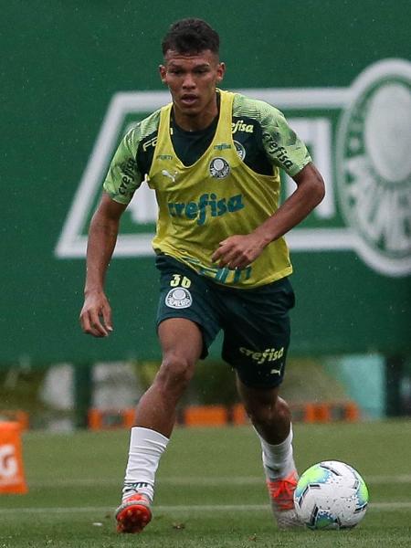 Gabriel Veron durante treino do Palmeiras na Academia de Futebol - Cesar Greco