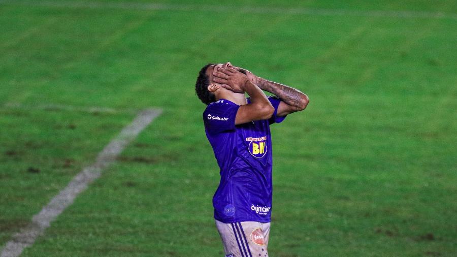 Filipe Machado, do Cruzeiro, lamenta lance durante partida da Série B de 2020 - Fernando Alves/AGIF