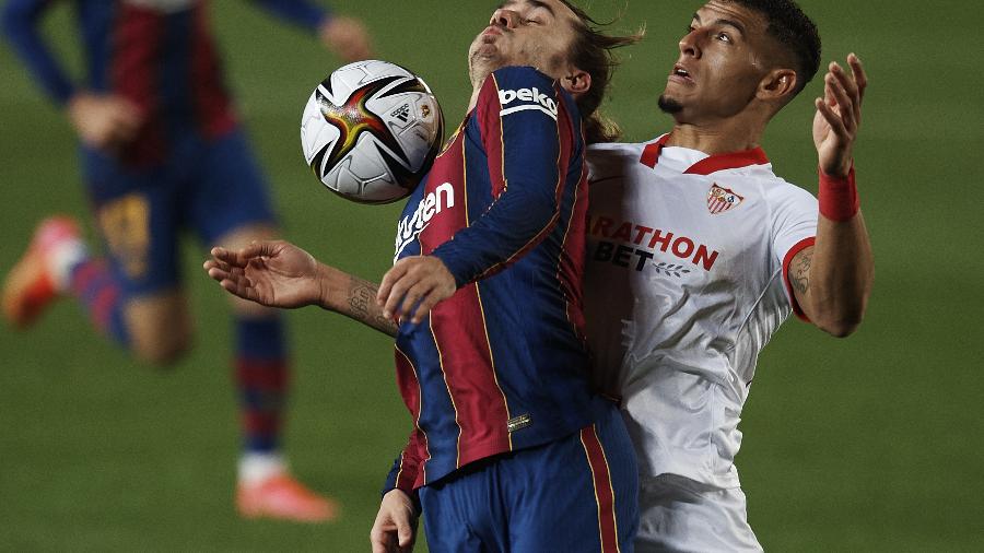 Griezmann marcado de perto por Diego Carlos em duelo contra o Sevilla - ose Breton/Pics Action/NurPhoto via Getty Images