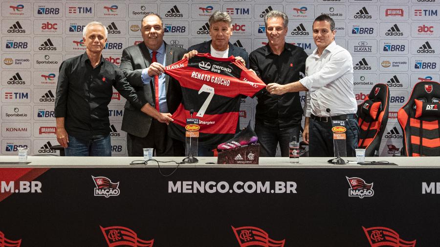 Nesta tarde, Renato Gaúcho e os dirigentes do Flamengo realizaram uma entrevista coletiva para a apresentação do técnico - Alexandre Vidal/Flamengo