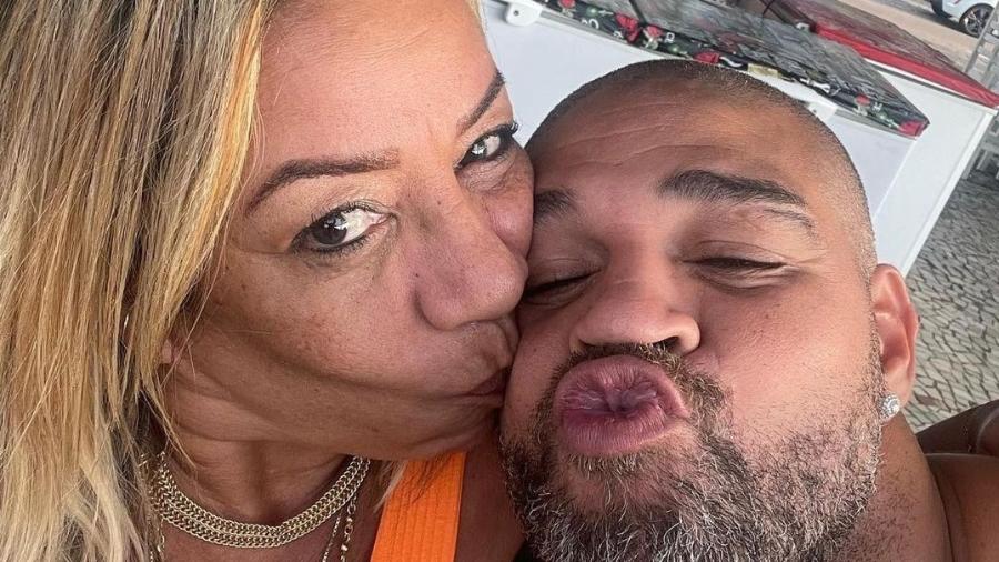 Adriana Belém e Adriano Imperador; ex-jogador considera a delegada como sua "segunda mãe" - Reprodução/Instagram
