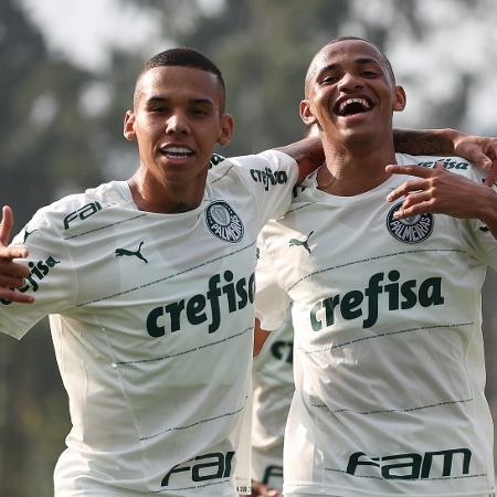 Jogadores do Palmeiras sub-20 celebram vitória sobre o Inter na Copa do Brasil da categoria - Reprodução/Twitter/SE Palmeiras