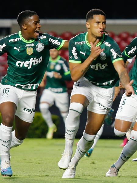 Murilo, do Palmeiras, comemora o gol inaugural do atropelamento sobre o Santos - LUIS MOURA/WPP/ESTADÃO CONTEÚDO