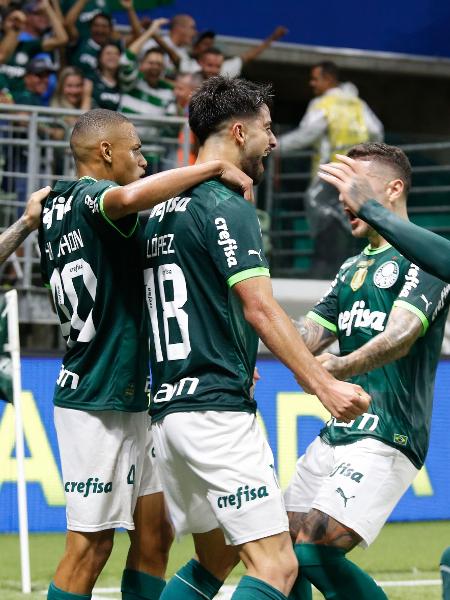 Jogadores do Palmeiras comemoram gol de Flaco López contra o Tombense, pela ida da 3ª fase da Copa do Brasil - Luis Moura/Estadão Conteúdo