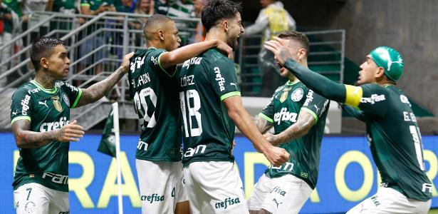 Jogadores do Palmeiras comemoram gol de Flaco López contra o Tombense