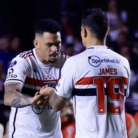 Luciano e James Rodríguez durante jogo do São Paulo no Morumbi