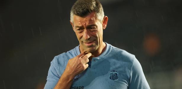 Caixinha busca elevar rendimento diante do Palmeiras no Santos