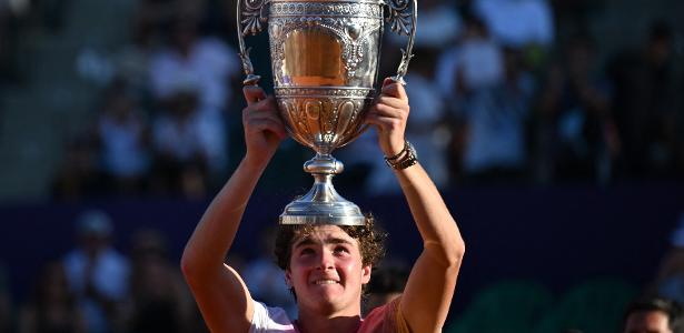 Fonseca bate Cerundolo e é o brasileiro mais jovem a ganhar título de ATP