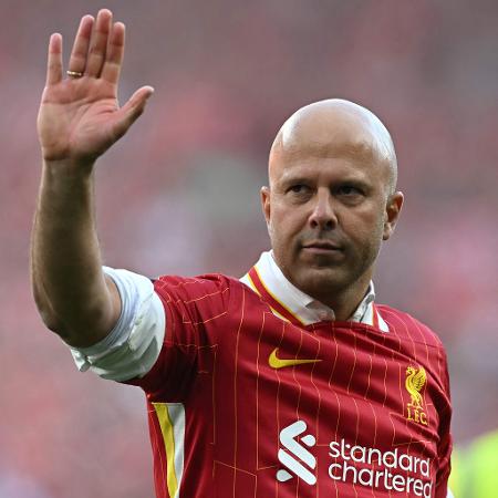 Arne Slot, técnico do Liverpool, em jogo contra o Tottenham pelo Campeonato Inglês Arne Slot, técnico do Liverpool, em jogo contra o Tottenham pelo Campeonato Inglês