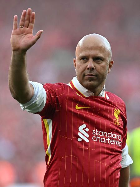 Arne Slot, técnico do Liverpool, em jogo contra o Tottenham pelo Campeonato Inglês