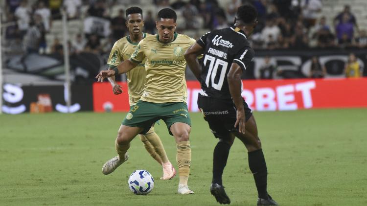 Vitor Roque em ação durante jogo entre Ceará e Palmeiras na Copa do Brasil Vitor Roque em ação durante jogo entre Ceará e Palmeiras na Copa do Brasil