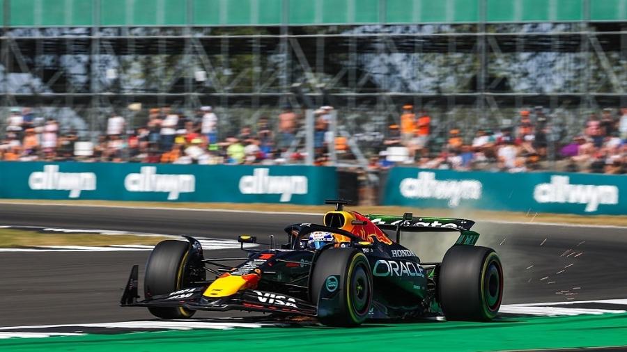 Max Verstappen durante treino em Silverstone - Kym Illman/Getty Images