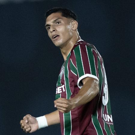 Serna celebra gol do Fluminense sobre o Nova Iguaçu