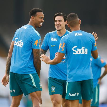 Atacante Pedro, do Flamengo, foi testado entre os titulares para a partida entre Brasil e Índia