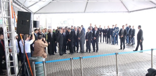 Presidente Michel Temer e outras autoridades acompanham cerimônia com honras militares às vítimas do desastre aéreo de Medellín - Márcio Neves/UOL