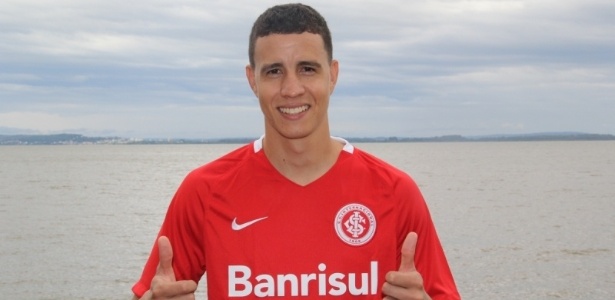 Roberson, revelado pelo Grêmio, estava livre após não renovar com Juventude - Divulgação/SC Internacional