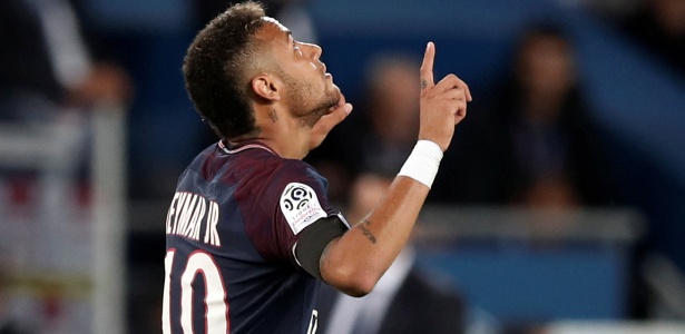 Neymar comemora após marcar pelo Paris Saint-Germain contra o Toulouse - Benoit Tessier/Reuters