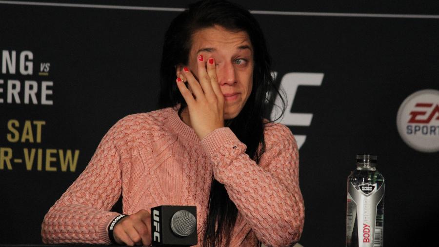 A lutadora Joanna Jedrzejczyk chora após perder luta no MMA no sábado (4) - Diego Ribas/Ag. Fight