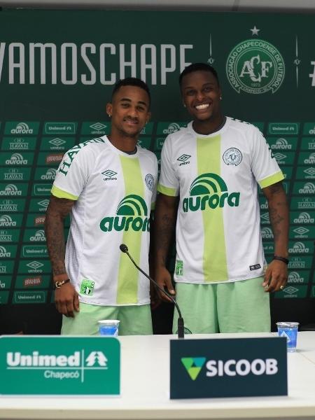 Moisés Ribeiro (d) teve o contrato renovado - Sirli Freitas