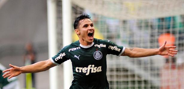 Mais um renovado: Palmeiras registra novo contrato de Raphael Veiga até fim de 2024
