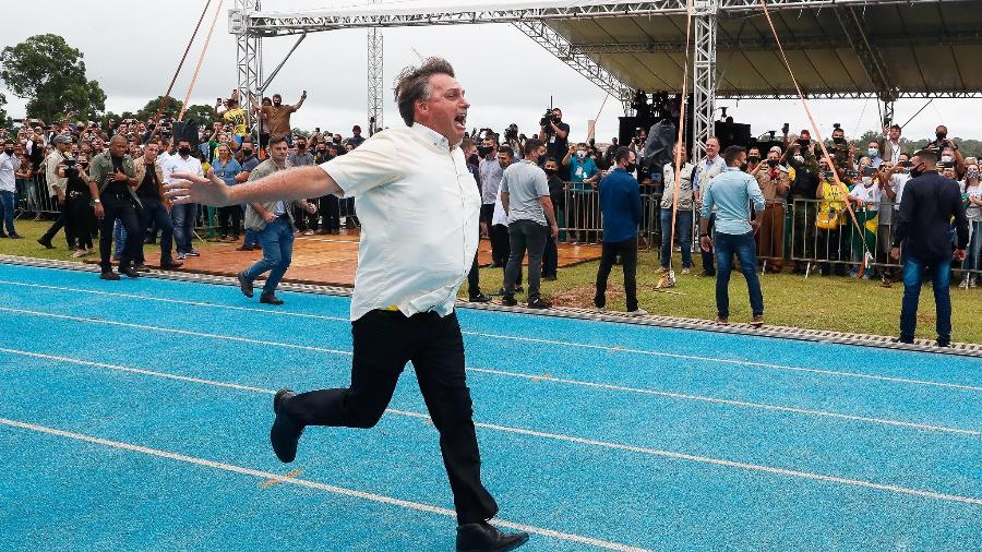 Presidente Jair Bolsonaro corre na pista de Cascavel - Isac Nóbrega/PR