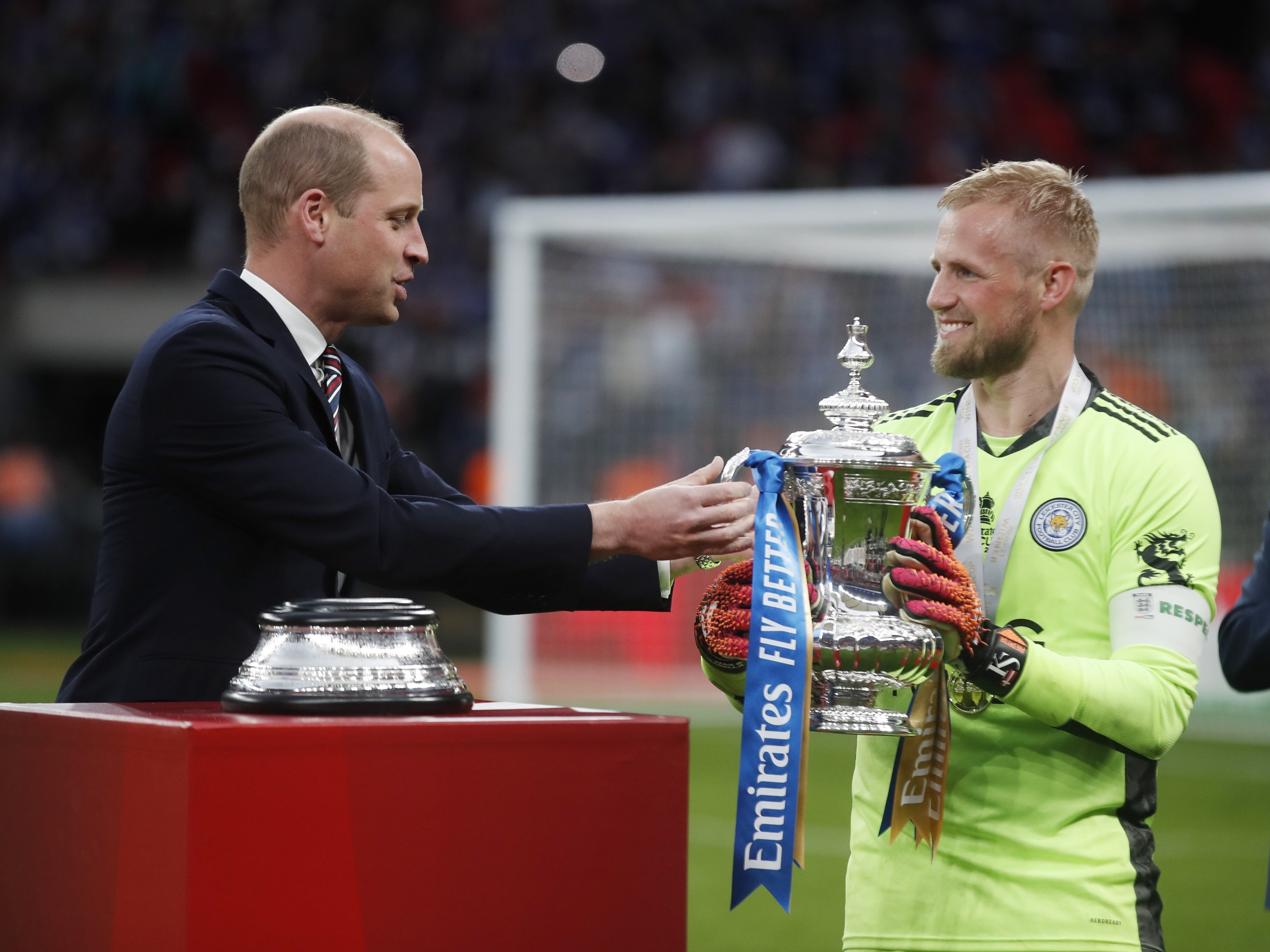 Livre no mercado, Kasper Schmeichel é oficializado no Anderlecht