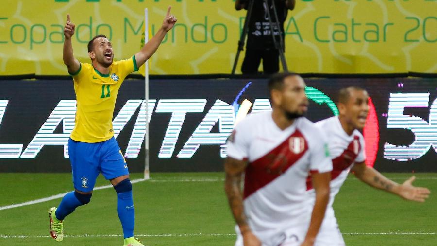 Everton Ribeiro comemora gol do Brasil contra o Peru nas Eliminatórias - Paulo Paiva/AGIF
