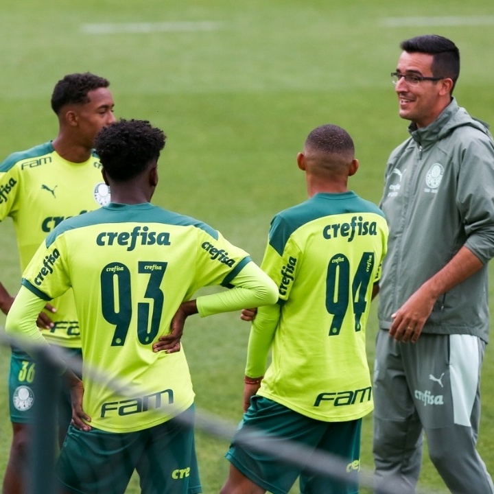 Em Busca De Espaço No Elenco Principal, Jovens Do Palmeiras Buscam ...