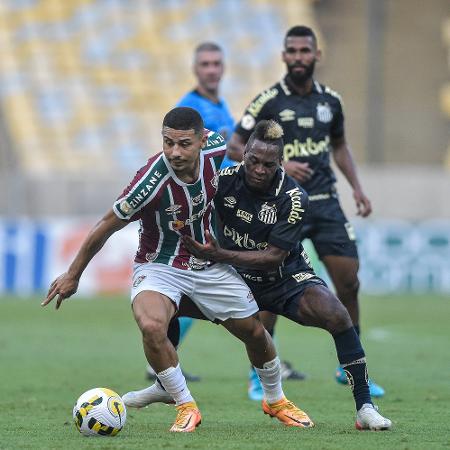 Santos atuando no Maracanã como visitante contra o Fluminense