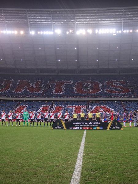 Torcida do Fortaleza fez mosaico contra o racismo em jogo contra o River Plate - Lucas Emanuel/AGIF