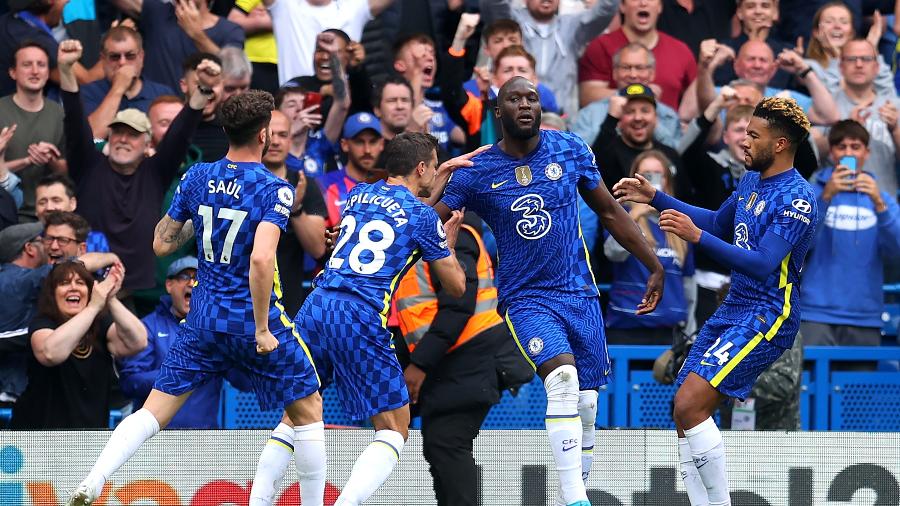 Jogadores do Chelsea comemoram gol de Lukaku contra o Wolverhampton - Catherine Ivill/Getty Images