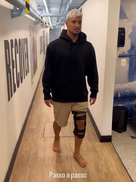 Gabriel Medina segue em fisioterapia para recuperação do joelho esquerdo - reprodução/Instagram