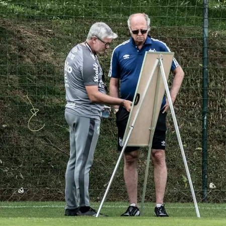 Jogue Princesas grávidas jogar golfe, um jogo de Grávida