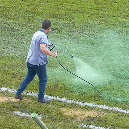 Funcionários do Estádio Doutor Lancha Filho improvisaram pouco antes de jogo - Reprodução/Twitter